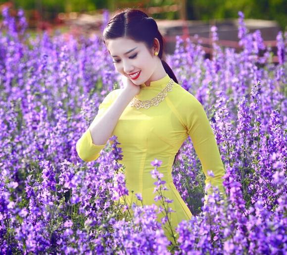 Ao-Dai-Du-Tiec nguoi mau thuy ngan, thuy ngan, thuy ngan mac ao dai, ao dai ntk Viet ...