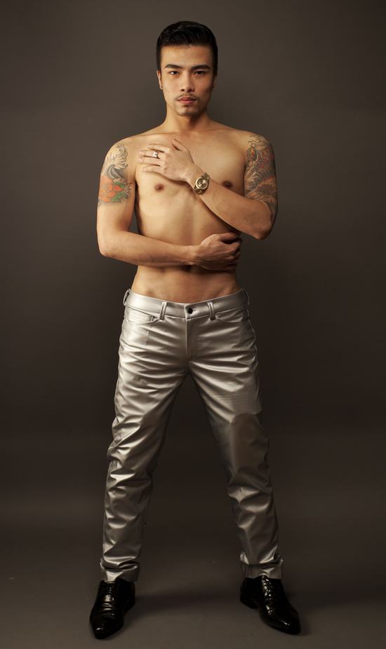 hotboy Kenny Sang, Kenny Sang, Kenny Sang khoe than hinh nong bong,