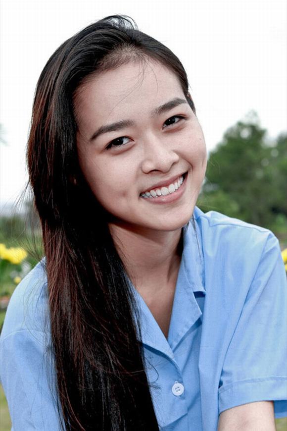 sao-viet-khoe-mat-moc12