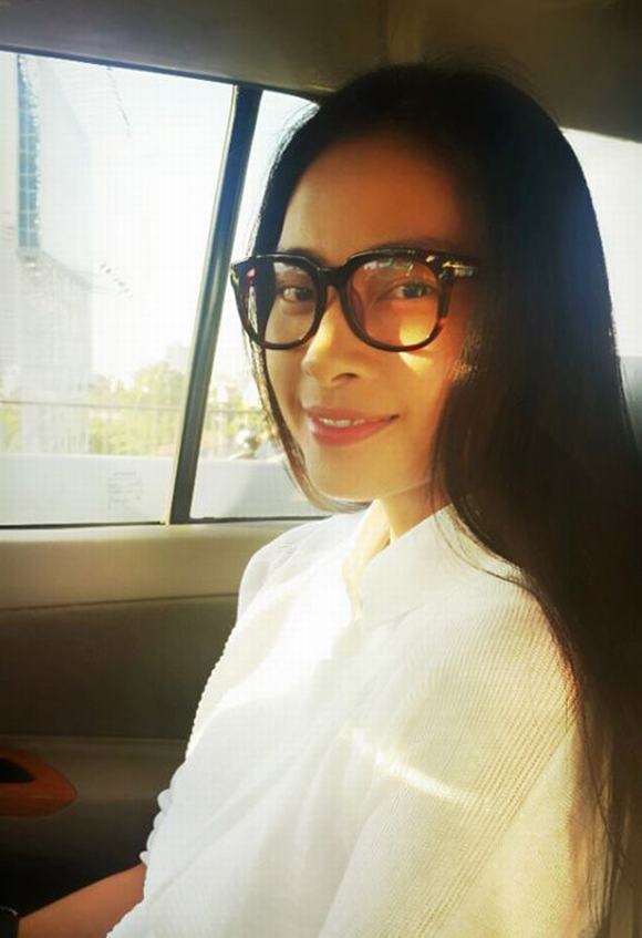 sao-viet-khoe-mat-moc3