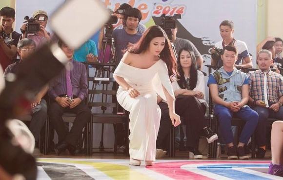 nguoi-dep-vbiz-bi-nghi-dien-kich-de-ghi-diem-voi-khan-gia1