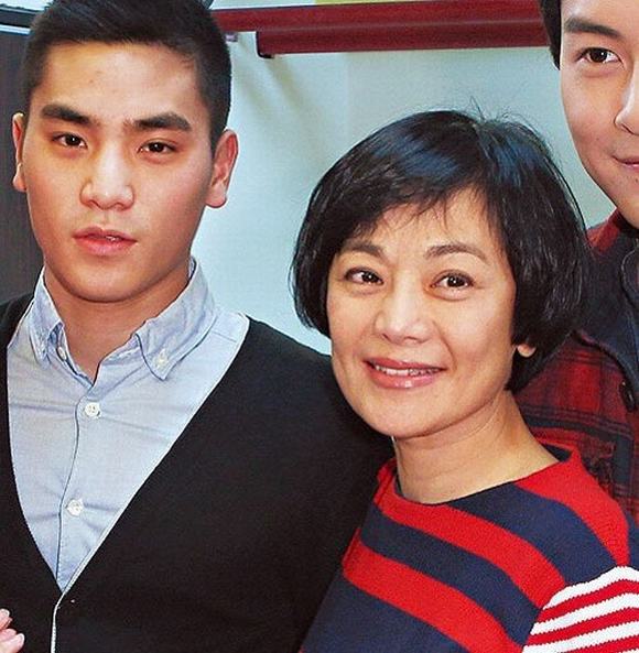 dien-vien-hoa-ngu-bi-bat-coc3