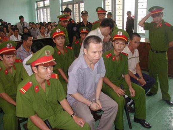 Đại ca giang hồ bỉ ổi hiếp dâm vợ của đàn em dai ca giang ho hiep dam vo dan em, hiep dam vo dan em, dai ca giang ho Hai Chi, Hai Chi, dai ca giang ho
