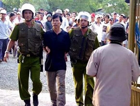 Đại ca giang hồ bỉ ổi hiếp dâm vợ của đàn em dai ca giang ho hiep dam vo dan em, hiep dam vo dan em, dai ca giang ho Hai Chi, Hai Chi, dai ca giang ho