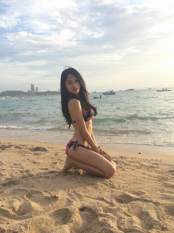 Hương Giang Idol vô tình lộ phần cơ thể nam tính nhất còn sót lại huong giang idol, ca si huong giang, ca si chuyen gioi,huong giang idol dien bikini diem dan ong tren co the huong giang