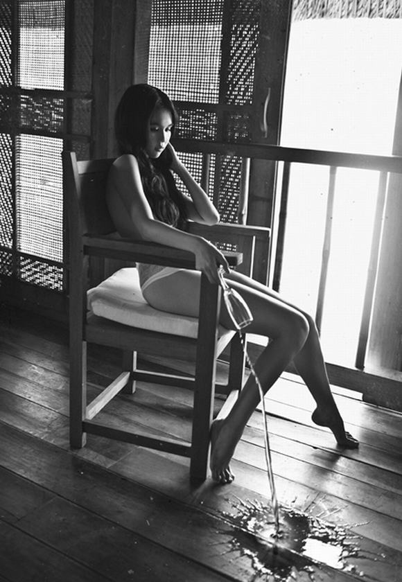 ngoc-trinh-khoe-than-o-bien-2