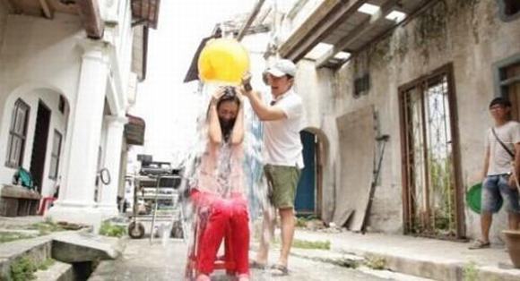 sao-hoa-ngu-thi-nhau-doi-nuoc-da8