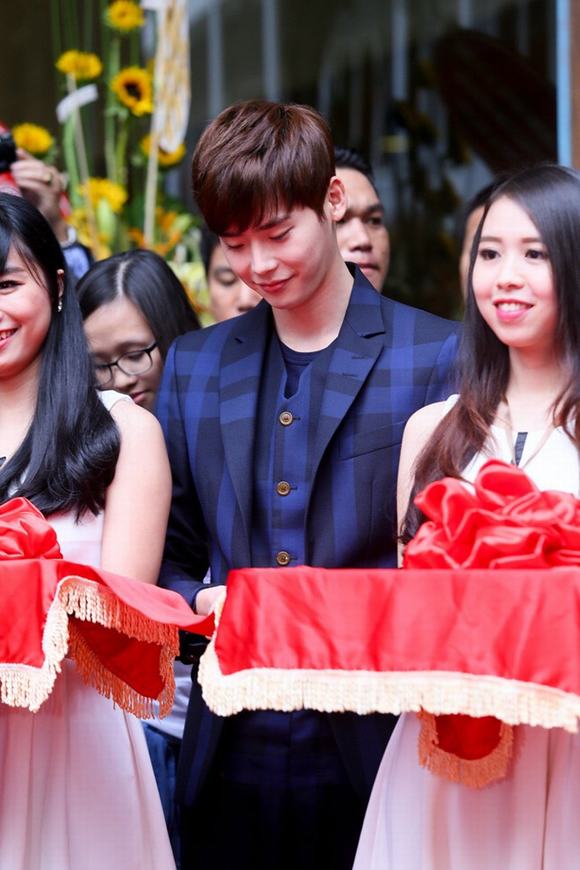 fan-viet-phat-cuong-khi-duoc-gap-lee-jong-suck-7