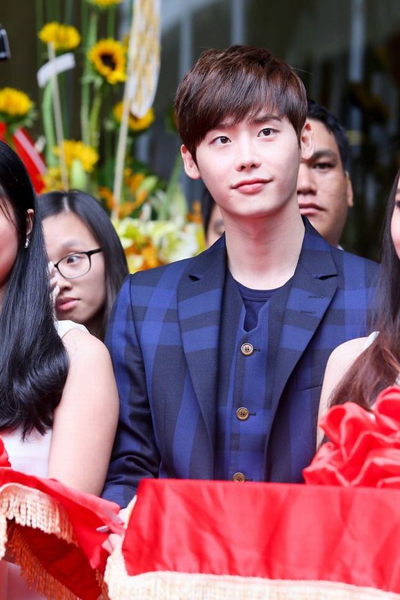 fan-viet-phat-cuong-khi-duoc-gap-lee-jong-suck-8