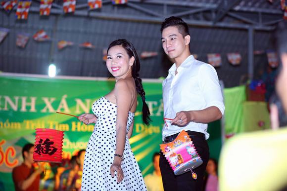 hoa-hau-my-xuan-bung-be-hang-tu-thien-lan-dau-khoe-giong-tren-san-khau10