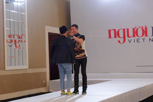 thi-sinh-coi-ao-tang-adam-williams-19