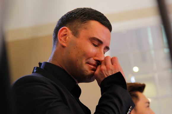 thi-sinh-coi-ao-tang-adam-williams-4