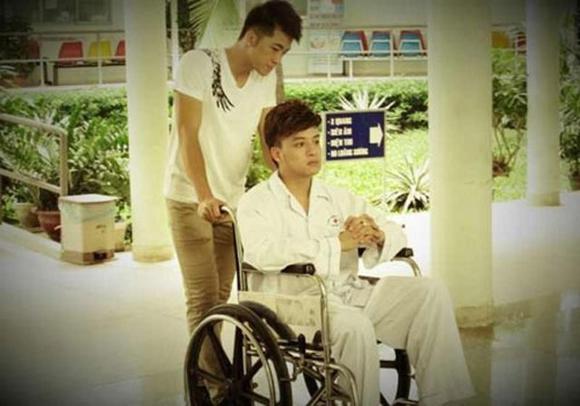 sao-viet-bi-nem-da-vi-khoe-anh-nhap-vien1