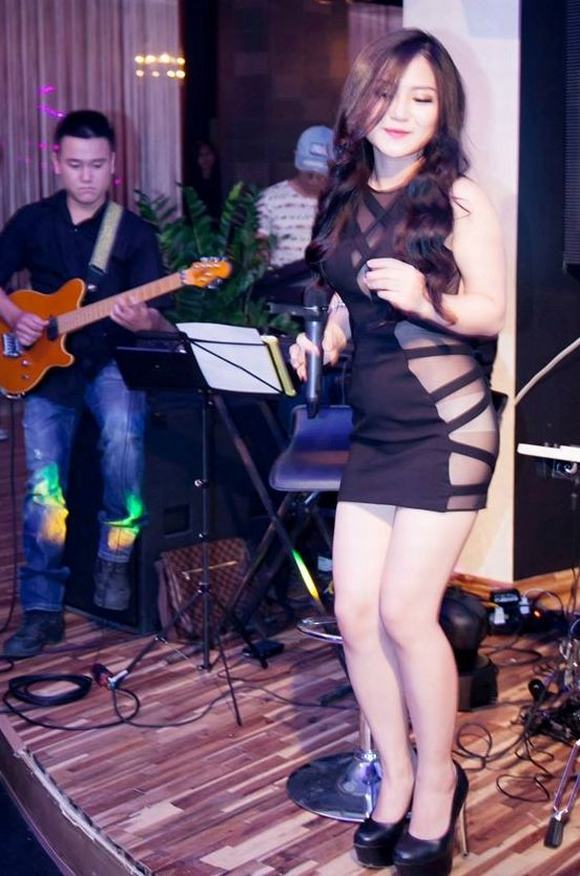 Huong Tram, ca si Huong Tram, Huong Tram an mac phan cam, phong cach thoi trang cua Huong Tram, 