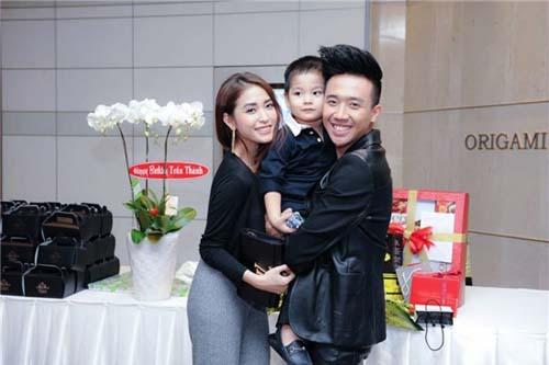 ke an khong het, nguoi mau do lot, ngoi sao showbiz,  ngoc trinh, hop phap hoa mai dam, mai dam, ngoc trinh VietJet Air, quang cao VietJet Air, scandal sao viet,