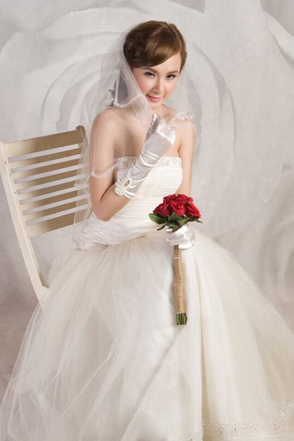 Sau Bước nhảy hoàn vũ, Angela Phương Trinh làm đám cưới cuối tháng 3/2015?