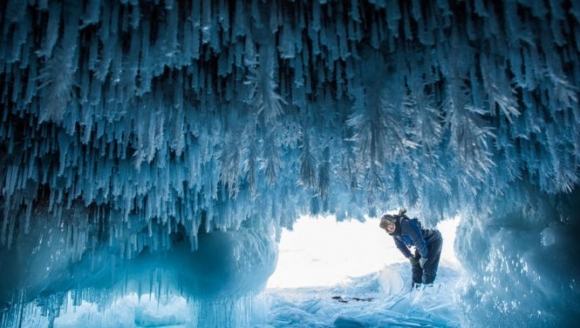 Những bông tuyết băng đông kết trong hang - Ảnh: Chicago Tribune