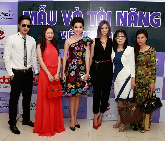Sao Việt 'xúng xính váy áo' trong buổi ra mắt cuộc thi 'Mẫu và Tài Năng' 2