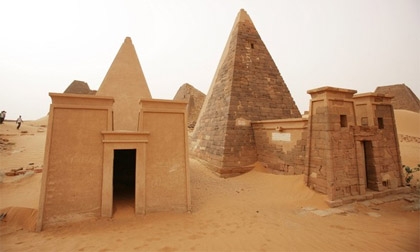 Khám phá bí ẩn những kim tự tháp bị bỏ quên nơi sa mạc
