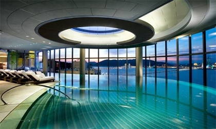 Những bể bơi trong nhà tuyệt nhất thế giới