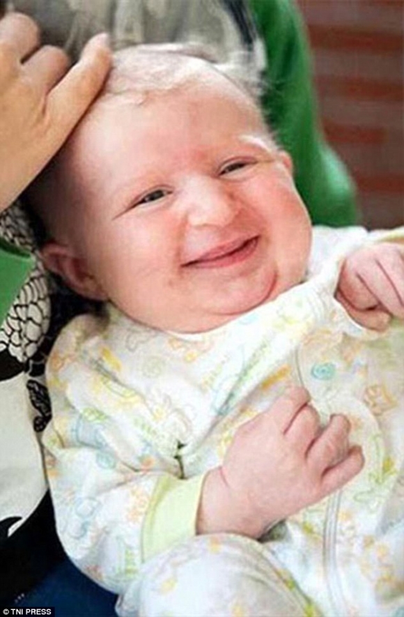 Những em bé vừa ra đời đã 'biến' thành cụ già khiến ai nhìn cũng phải bật cười
