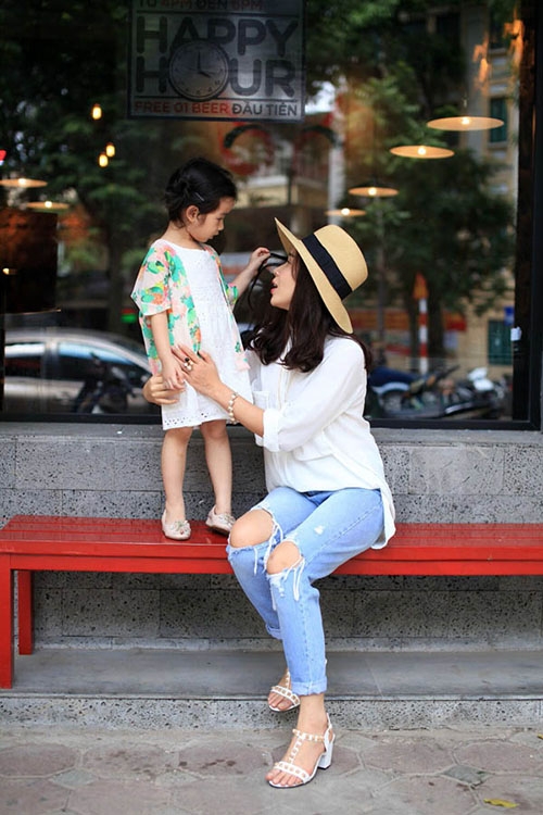 Những khoảnh khắc 'đáng yêu đừng hỏi' của các cặp mẹ con sao Việt cực hot
