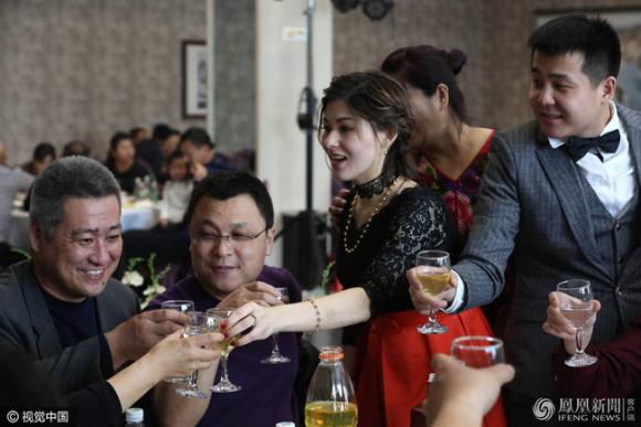 Cô gái Nga xinh đẹp và chuyện tình cổ tích bên chàng trai Trung Quốc không nhà, không xe, không tiền tiết kiệm - Ảnh 7. Cô gái Nga xinh đẹp và chuyện tình cổ tích bên chàng trai Trung Quốc không nhà, không xe, không tiền tiết kiệm - Ảnh 7.