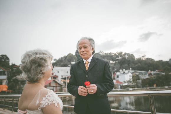 anh cuoi lang man cua cu ong cu ba khien gioi tre phai ghen ti voi