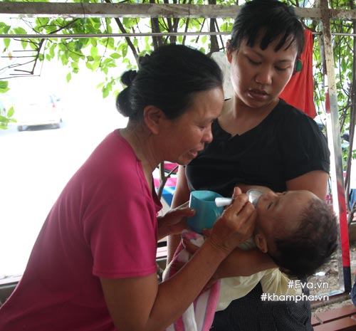 xot xa hinh anh em be sinh ra nang 4kg, sau mot nam chi con 3,4kg - 7