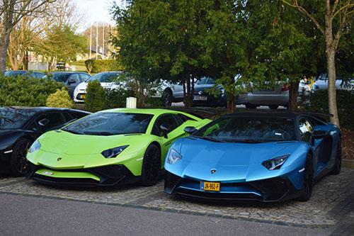 Bắt gặp siêu xe hiếm Aventador LP750-4 SV trên phố - 1
