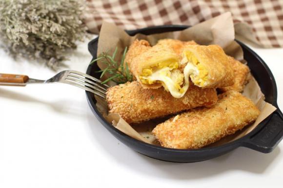 Giòn ngon bánh mì cuộn khoai lang chiên xù - Ảnh 6. Giòn ngon bánh mì cuộn khoai lang chiên xù - Ảnh 6.
