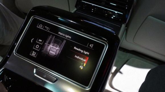 Chiêm ngưỡng vẻ đẹp của Audi A8 2018 bằng xương, bằng thịt - Ảnh 9. Chiêm ngưỡng vẻ đẹp của Audi A8 2018 bằng xương, bằng thịt - Ảnh 9.