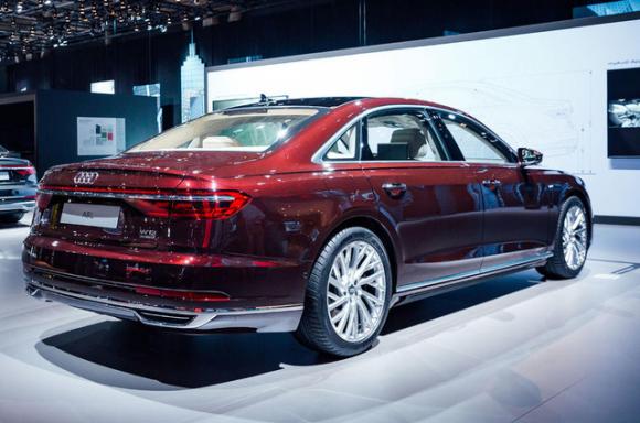 Chiêm ngưỡng vẻ đẹp của Audi A8 2018 bằng xương, bằng thịt - Ảnh 13. Chiêm ngưỡng vẻ đẹp của Audi A8 2018 bằng xương, bằng thịt - Ảnh 13.