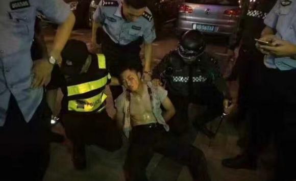 Thanh niên giết người dã man trong siêu thị ở TQ - Ảnh 2. Thanh niên giết người dã man trong siêu thị ở TQ - Ảnh 2.