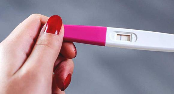 Một phụ nữ trẻ ở Anh đã vô cùng sửng sốt khi biết mình đã có con, thậm chí con còn đủ 9 tháng 10 ngày.