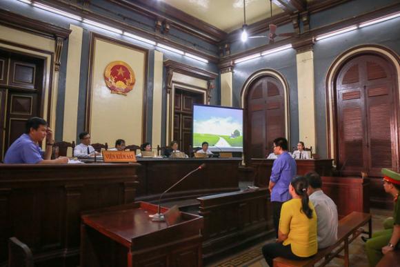 Cha mẹ nữ sinh bị bạn sát hại bỏ thùng xốp: Nỗi đau này sẽ theo chúng tôi cả đời... - Ảnh 1. Cha mẹ nữ sinh bị bạn sát hại bỏ thùng xốp: Nỗi đau này sẽ theo chúng tôi cả đời... - Ảnh 1.