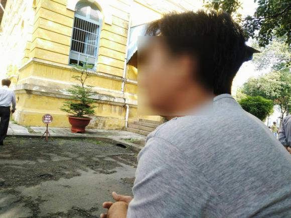 Bố bé gái 2,5 tuổi bị hiếp dâm phải nhập viện cấp cứu: Con bé cứ hỏi về vết sẹo trên cơ thể - Ảnh 1. Bố bé gái 2,5 tuổi bị hiếp dâm phải nhập viện cấp cứu: Con bé cứ hỏi về vết sẹo trên cơ thể - Ảnh 1.