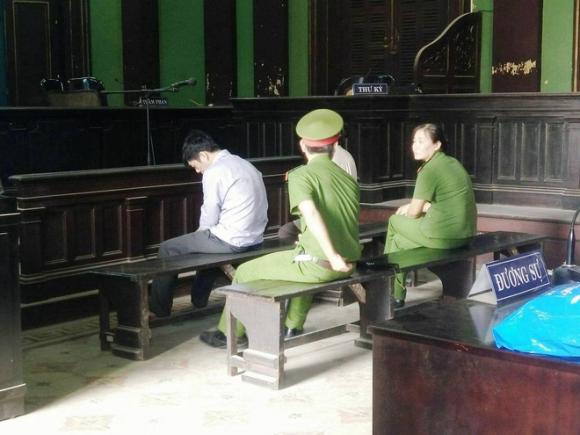 Bố bé gái 2,5 tuổi bị hiếp dâm phải nhập viện cấp cứu: Con bé cứ hỏi về vết sẹo trên cơ thể - Ảnh 2. Bố bé gái 2,5 tuổi bị hiếp dâm phải nhập viện cấp cứu: Con bé cứ hỏi về vết sẹo trên cơ thể - Ảnh 2.