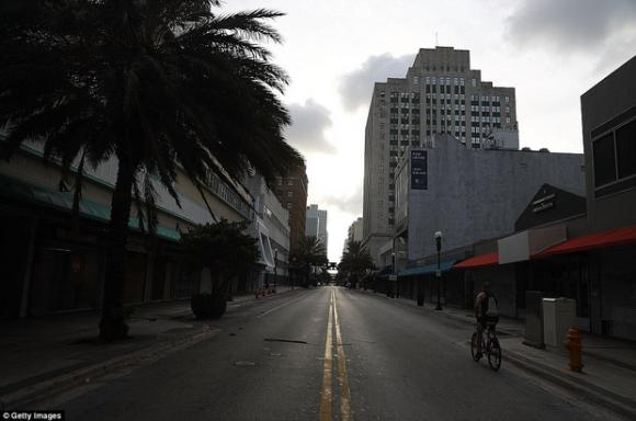 Florida vắng vẻ lạ thường trong cuộc sơ tán lớn nhất trong lịch sử Mỹ vì siêu bão quái vật Irma - Ảnh 3. Florida vắng vẻ lạ thường trong cuộc sơ tán lớn nhất trong lịch sử Mỹ vì siêu bão quái vật Irma - Ảnh 3.