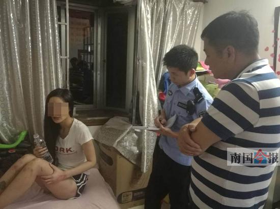 Cô gái xinh đẹp bị bạn trai dội nước sôi lên người nhốt trong nhà và bỏ đói nhiều ngày - Ảnh 1. Cô gái xinh đẹp bị bạn trai dội nước sôi lên người nhốt trong nhà và bỏ đói nhiều ngày - Ảnh 1.