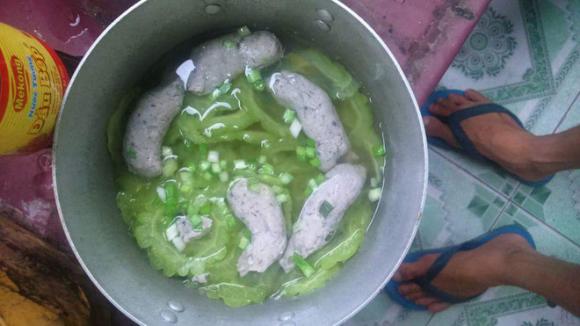 Đừng tưởng chồng chăm vào bếp là hay, cô vợ này bao năm dở khóc dở cười với tác phẩm nổi lềnh phềnh chồng nấu - Ảnh 3. Đừng tưởng chồng chăm vào bếp là hay, cô vợ này bao năm dở khóc dở cười với tác phẩm nổi lềnh phềnh chồng nấu - Ảnh 3.