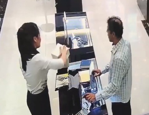 Hành trình truy bắt hai người đàn ông ngoại quốc ăn trộm đồng hồ trị giá trăm triệu - Ảnh 2. Hành trình truy bắt hai người đàn ông ngoại quốc ăn trộm đồng hồ trị giá trăm triệu - Ảnh 2.