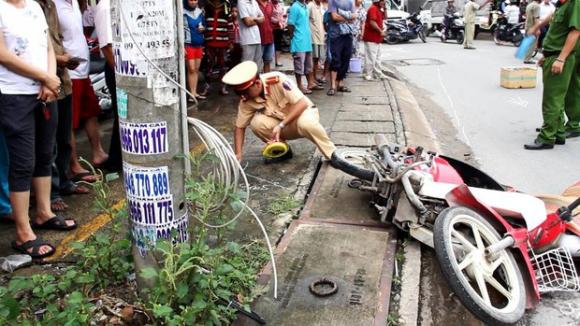 TP. HCM: Cô gái trẻ tử vong thương tâm dưới bánh xe tải - Ảnh 1. TP. HCM: Cô gái trẻ tử vong thương tâm dưới bánh xe tải - Ảnh 1.