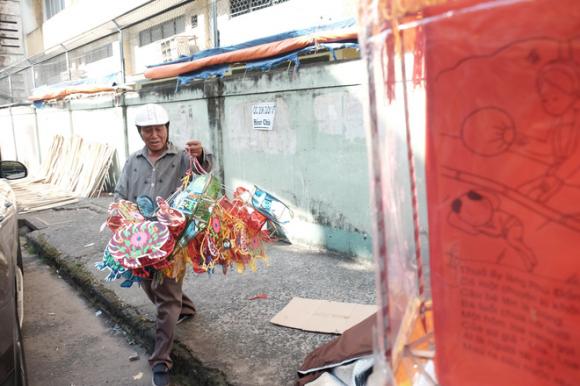 Xóm lồng đèn xưa nhất Sài Gòn vào mùa, bán hàng ngàn chiếc cho khách dịp Trung thu - Ảnh 15. Xóm lồng đèn xưa nhất Sài Gòn vào mùa, bán hàng ngàn chiếc cho khách dịp Trung thu - Ảnh 15.