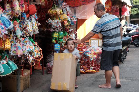 Xóm lồng đèn xưa nhất Sài Gòn vào mùa, bán hàng ngàn chiếc cho khách dịp Trung thu - Ảnh 5. Xóm lồng đèn xưa nhất Sài Gòn vào mùa, bán hàng ngàn chiếc cho khách dịp Trung thu - Ảnh 5.