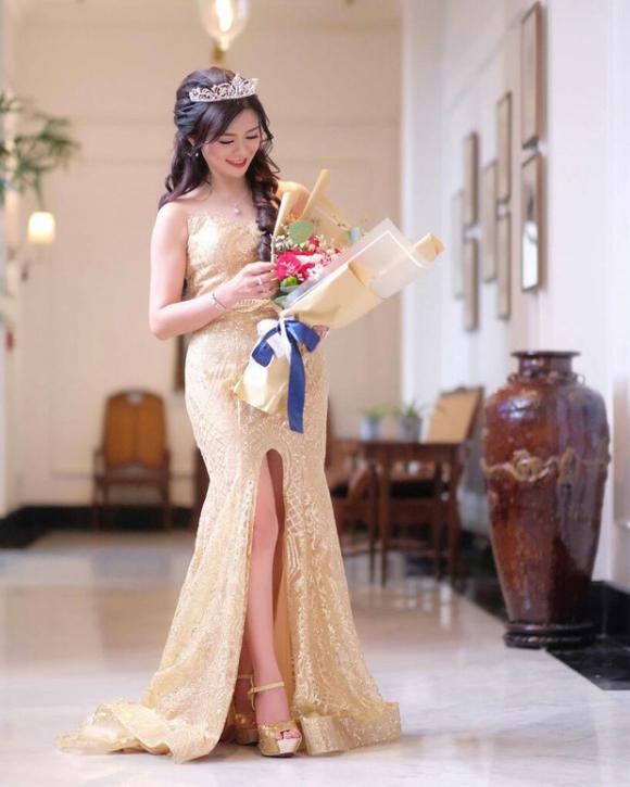 Trẻ xinh như gái đôi mươi, ai mà ngờ người phụ nữ này đã 50 tuổi, ngồi cạnh con mà cứ ngỡ bạn trai - Ảnh 11. Trẻ xinh như gái đôi mươi, ai mà ngờ người phụ nữ này đã 50 tuổi, ngồi cạnh con mà cứ ngỡ bạn trai - Ảnh 11.