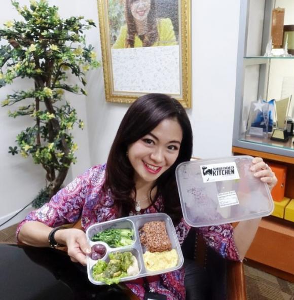 Trẻ xinh như gái đôi mươi, ai mà ngờ người phụ nữ này đã 50 tuổi, ngồi cạnh con mà cứ ngỡ bạn trai - Ảnh 12. Trẻ xinh như gái đôi mươi, ai mà ngờ người phụ nữ này đã 50 tuổi, ngồi cạnh con mà cứ ngỡ bạn trai - Ảnh 12.