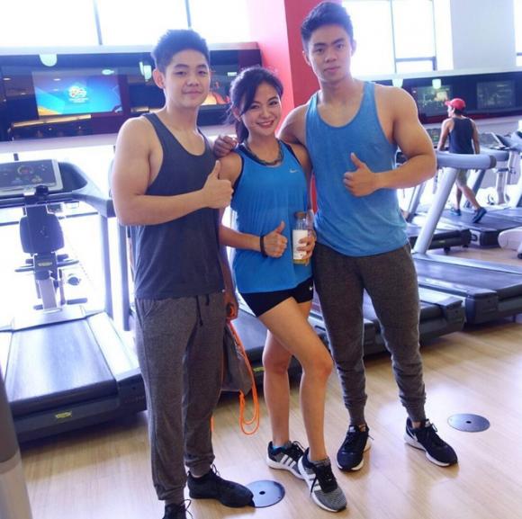 Trẻ xinh như gái đôi mươi, ai mà ngờ người phụ nữ này đã 50 tuổi, ngồi cạnh con mà cứ ngỡ bạn trai - Ảnh 7. Trẻ xinh như gái đôi mươi, ai mà ngờ người phụ nữ này đã 50 tuổi, ngồi cạnh con mà cứ ngỡ bạn trai - Ảnh 7.