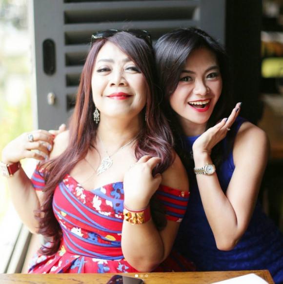 Trẻ xinh như gái đôi mươi, ai mà ngờ người phụ nữ này đã 50 tuổi, ngồi cạnh con mà cứ ngỡ bạn trai - Ảnh 8. Trẻ xinh như gái đôi mươi, ai mà ngờ người phụ nữ này đã 50 tuổi, ngồi cạnh con mà cứ ngỡ bạn trai - Ảnh 8.