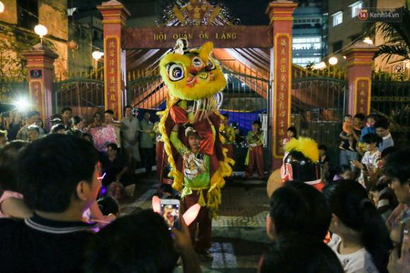 Chùm ảnh: Cảnh tượng đông đúc đến nghẹt thở tại Hà Nội và Sài Gòn trước thềm Trung thu - Ảnh 25. Chùm ảnh: Cảnh tượng đông đúc đến nghẹt thở tại Hà Nội và Sài Gòn trước thềm Trung thu - Ảnh 25.